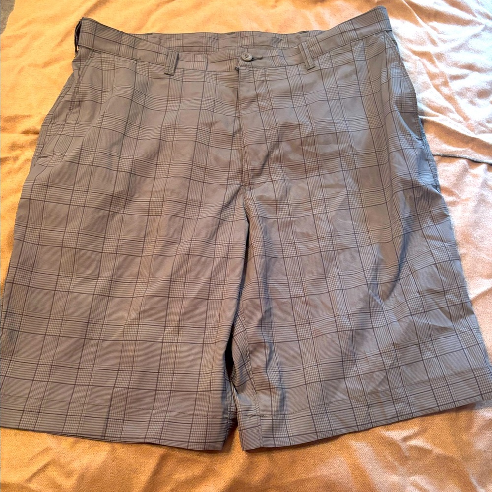Men’s PGA Tour golf shorts size 34